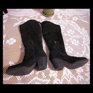 Beautiful suede Guess knee length boots